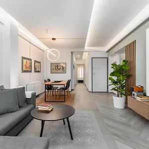 https://amazonia-apt-by-halu-apartments.hotelschalkidiki.net